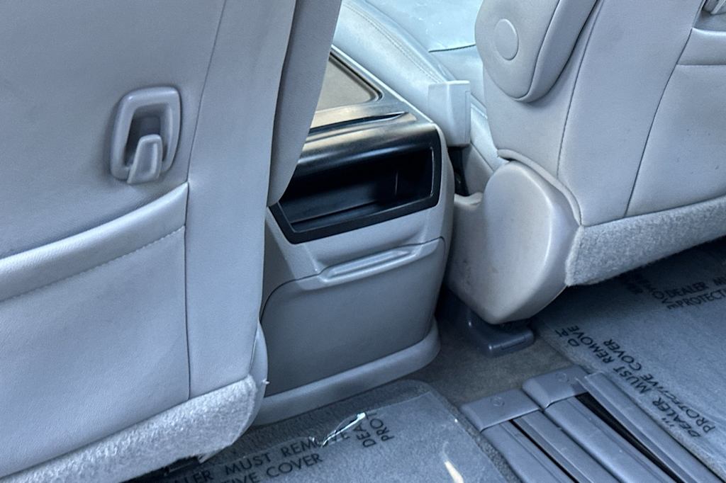Thumbnail: 2015 Toyota Sienna - 23