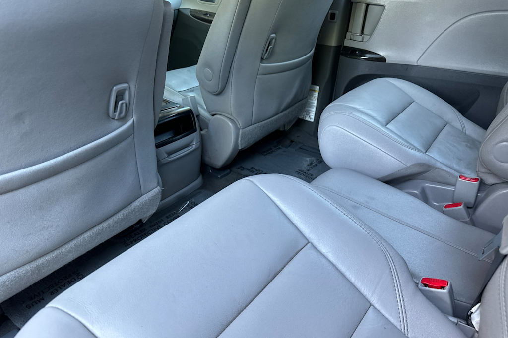 Thumbnail: 2015 Toyota Sienna - 11