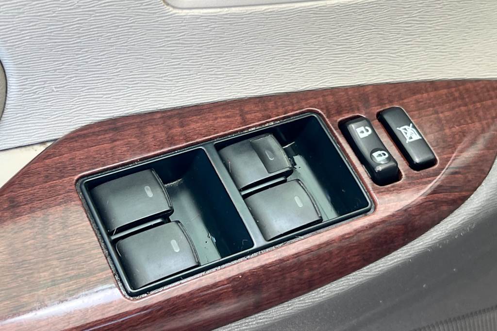 Thumbnail: 2014 Toyota Sienna - 21