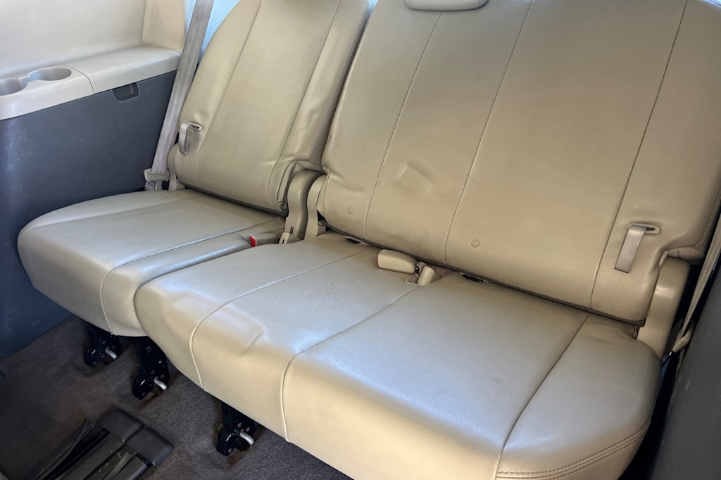 Thumbnail: 2014 Toyota Sienna - 10