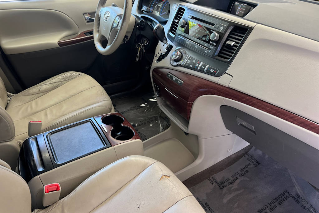 Thumbnail: 2014 Toyota Sienna - 13
