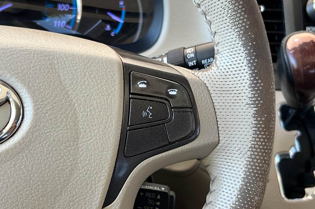 Thumbnail: 2014 Toyota Sienna - 30