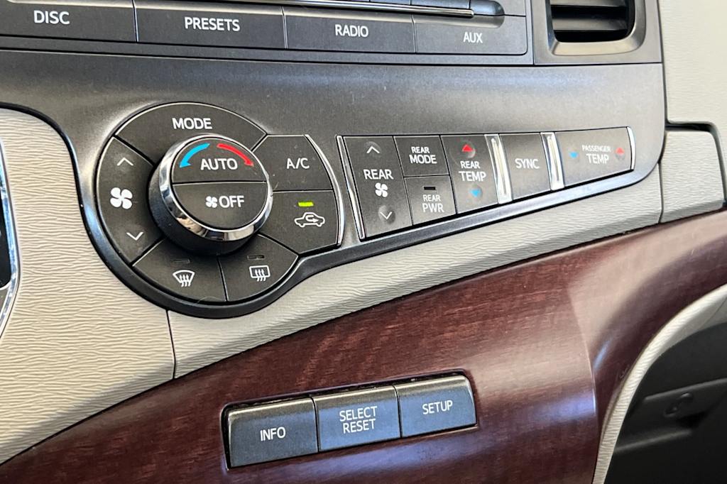 Thumbnail: 2014 Toyota Sienna - 26