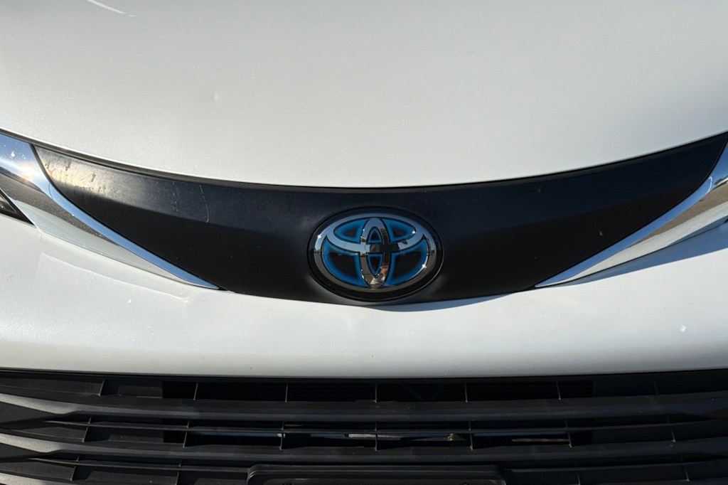 Thumbnail: 2023 Toyota Sienna - 17