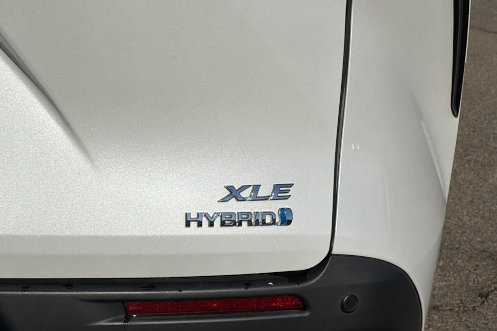 Thumbnail: 2023 Toyota Sienna - 25