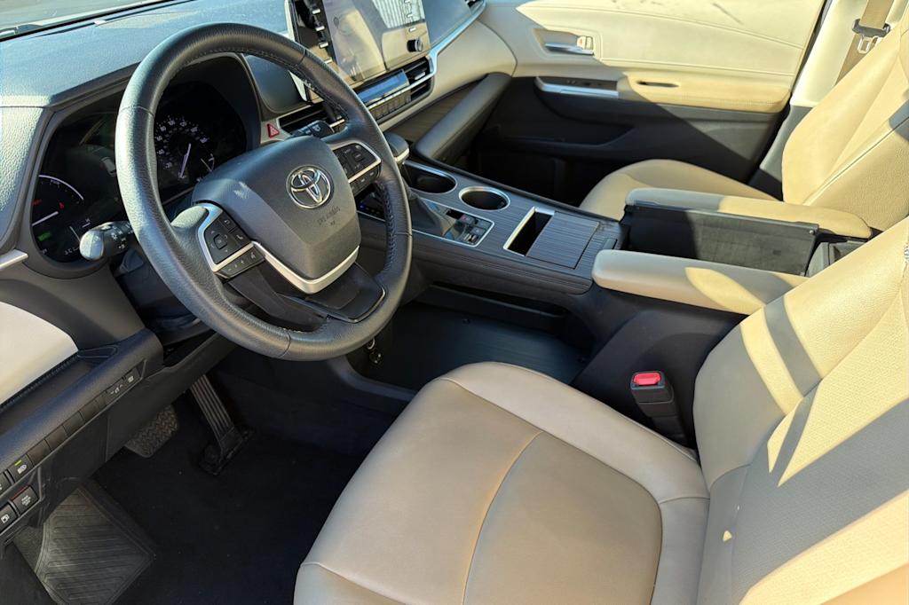 Thumbnail: 2023 Toyota Sienna - 2