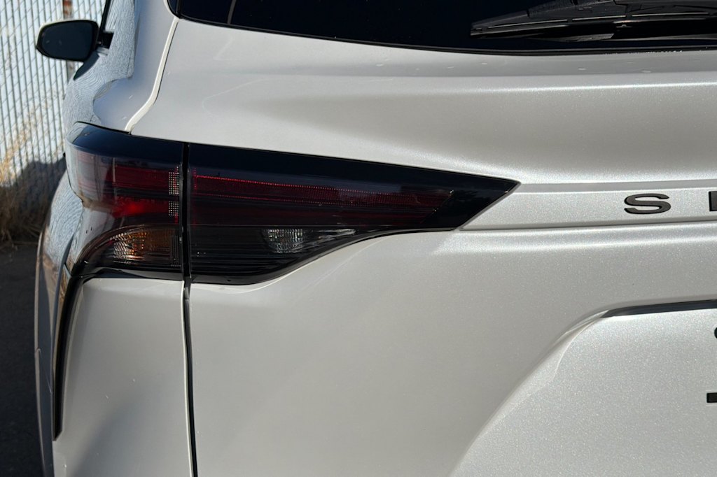 Thumbnail: 2023 Toyota Sienna - 24