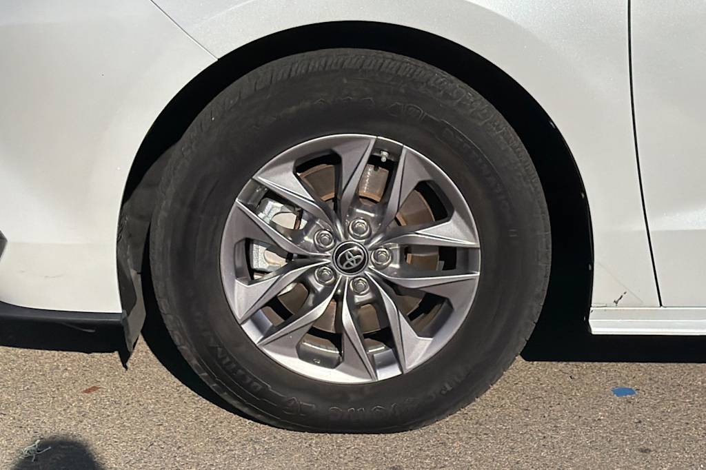 Thumbnail: 2023 Toyota Sienna - 8