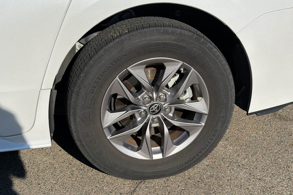 Thumbnail: 2023 Toyota Sienna - 26
