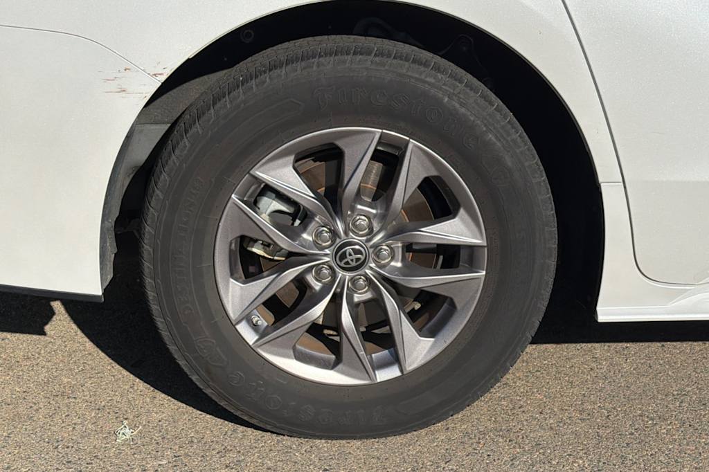 Thumbnail: 2023 Toyota Sienna - 21