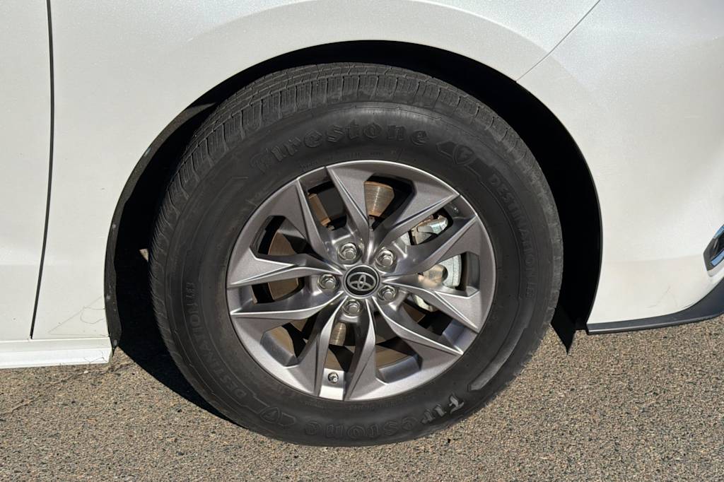 Thumbnail: 2023 Toyota Sienna - 19