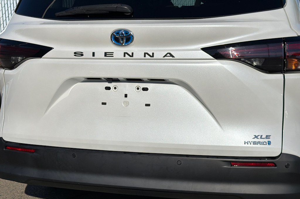 Thumbnail: 2023 Toyota Sienna - 23