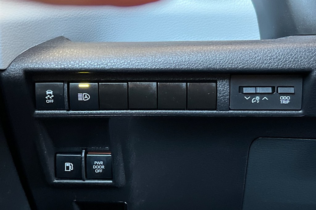 Thumbnail: 2025 Toyota Sienna - 33