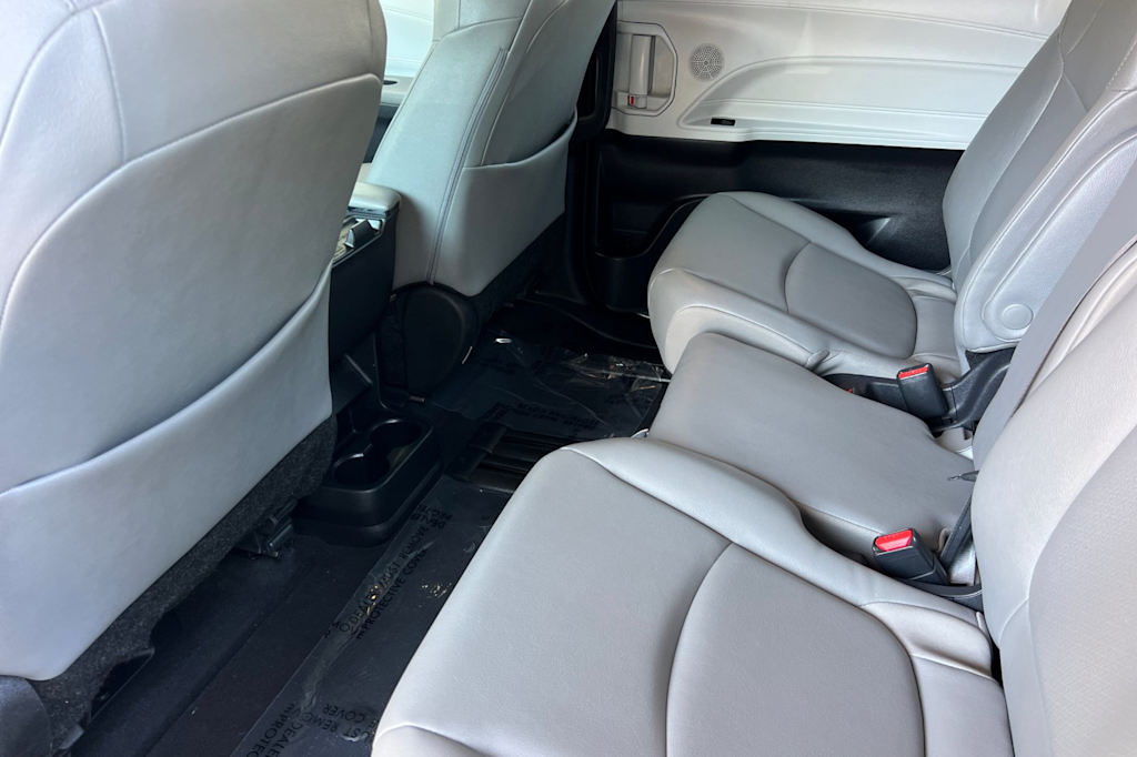 Thumbnail: 2025 Toyota Sienna - 10