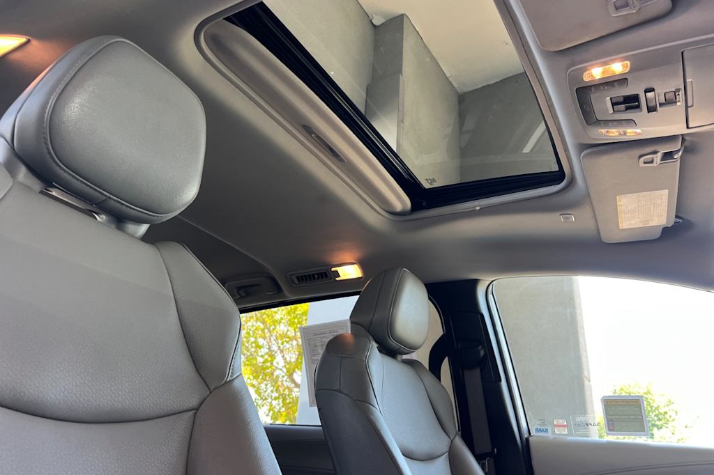 Thumbnail: 2025 Toyota Sienna - 25
