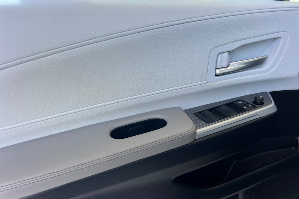 Thumbnail: 2025 Toyota Sienna - 20