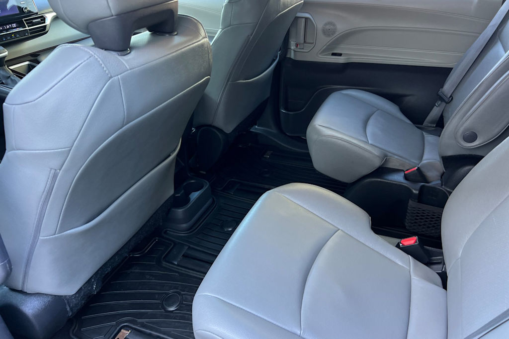 Thumbnail: 2023 Toyota Sienna - 10
