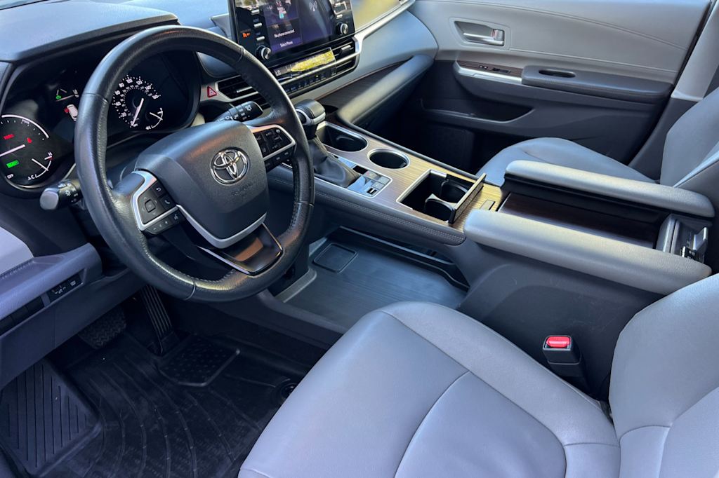 Thumbnail: 2023 Toyota Sienna - 9