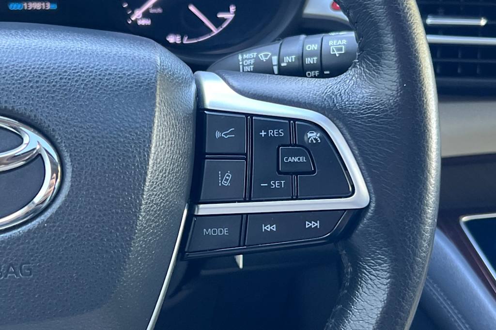 Thumbnail: 2023 Toyota Sienna - 32