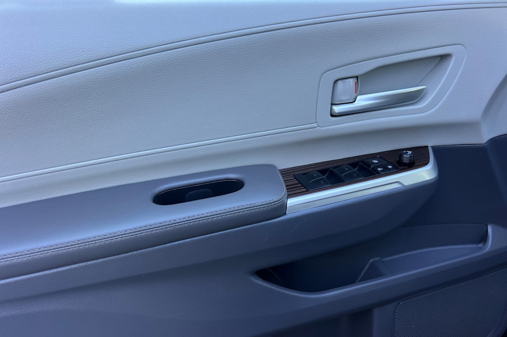 Thumbnail: 2023 Toyota Sienna - 20