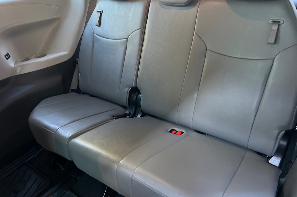 Thumbnail: 2023 Toyota Sienna - 23