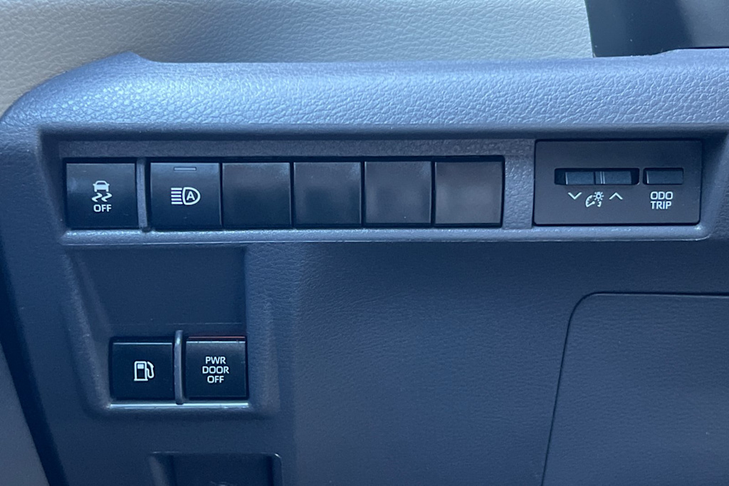 Thumbnail: 2023 Toyota Sienna - 34