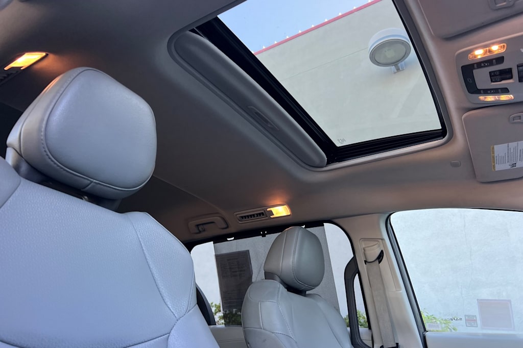 Thumbnail: 2023 Toyota Sienna - 25