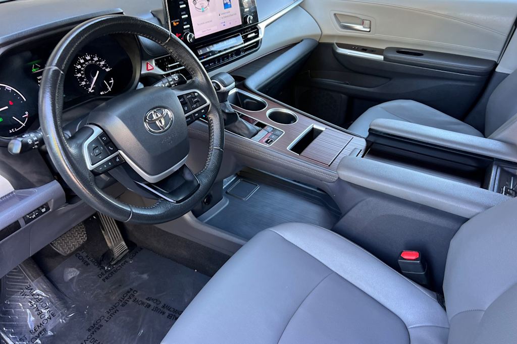 Thumbnail: 2023 Toyota Sienna - 9