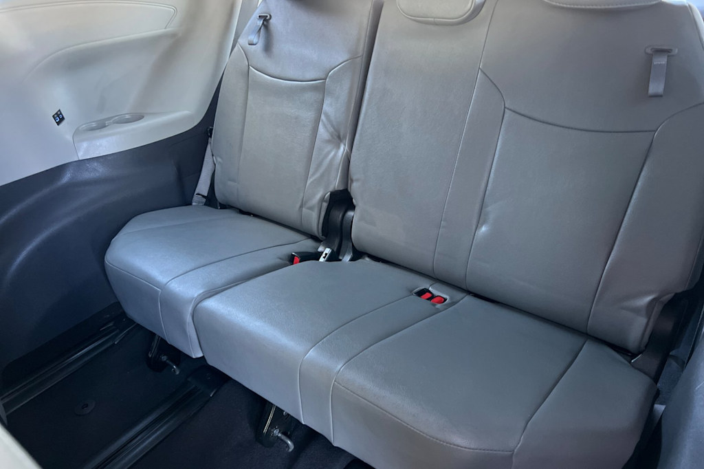 Thumbnail: 2023 Toyota Sienna - 23