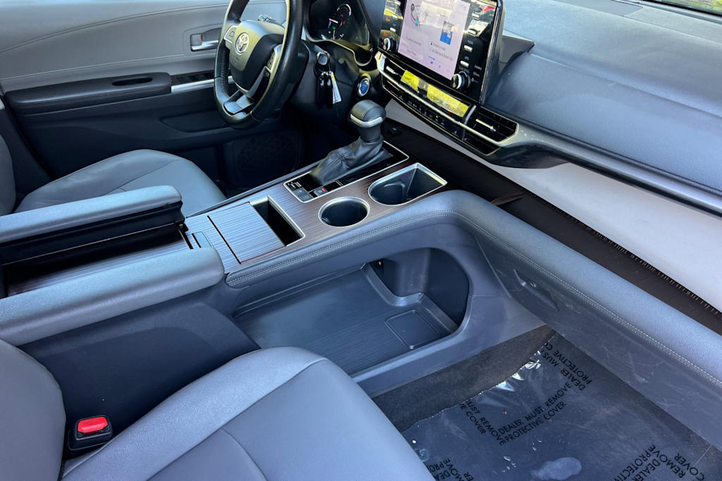 Thumbnail: 2023 Toyota Sienna - 12