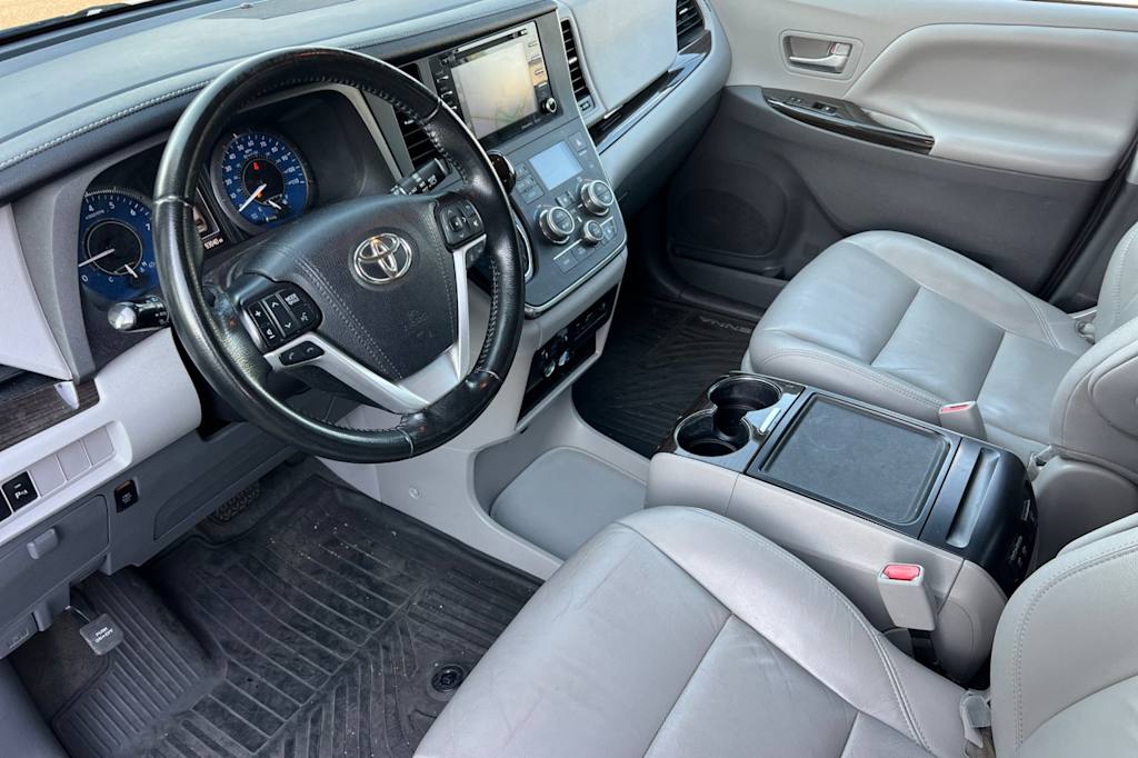 Thumbnail: 2019 Toyota Sienna - 2