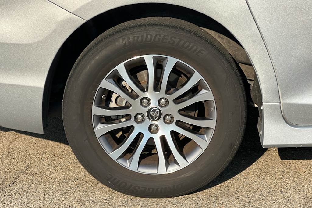 Thumbnail: 2019 Toyota Sienna - 21