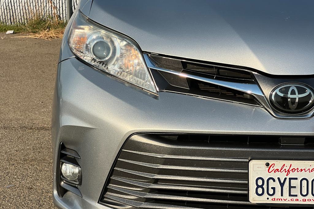 Thumbnail: 2019 Toyota Sienna - 18