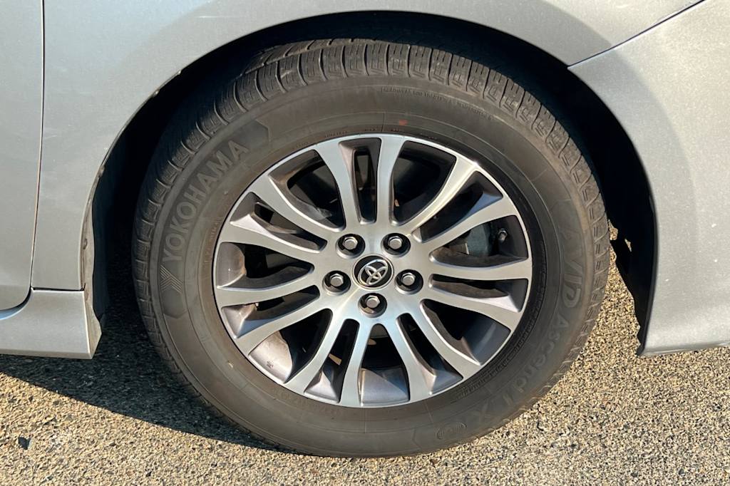 Thumbnail: 2019 Toyota Sienna - 19