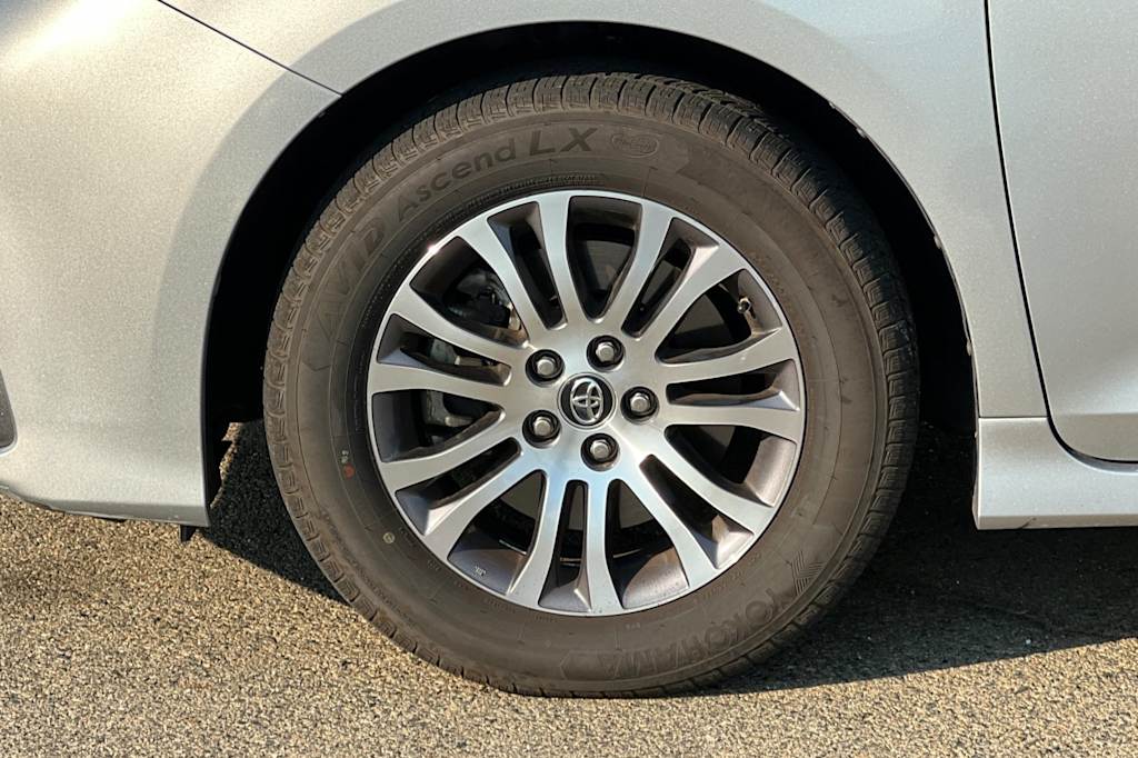 Thumbnail: 2019 Toyota Sienna - 8