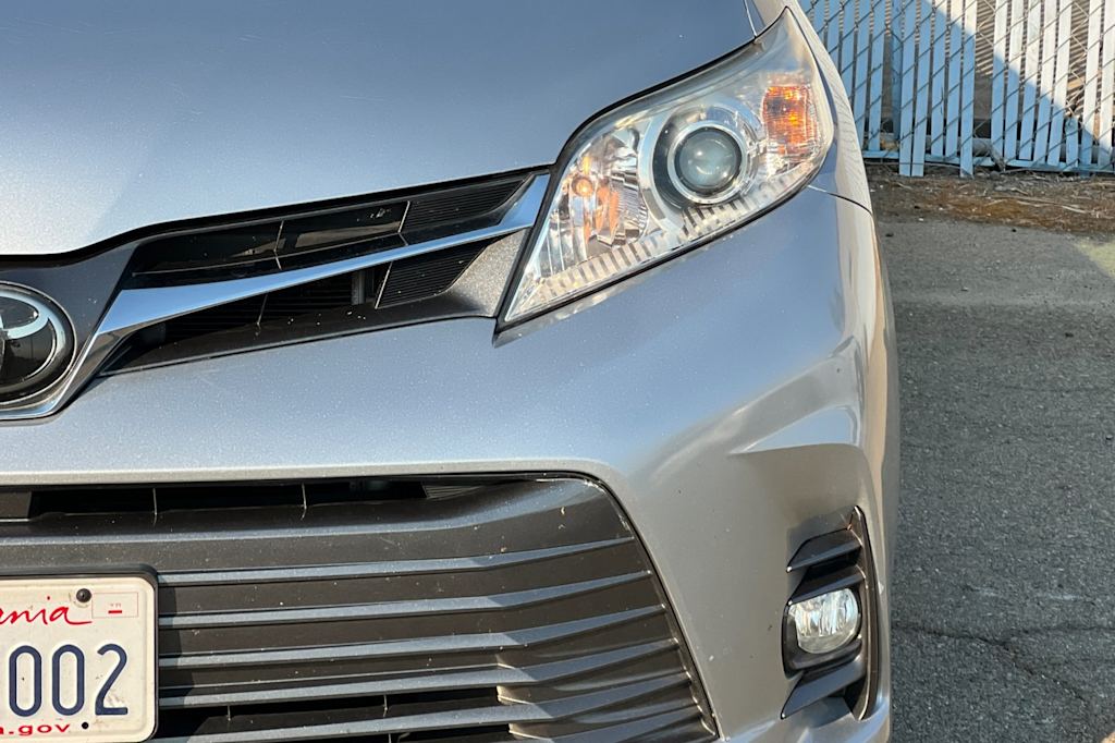Thumbnail: 2019 Toyota Sienna - 16