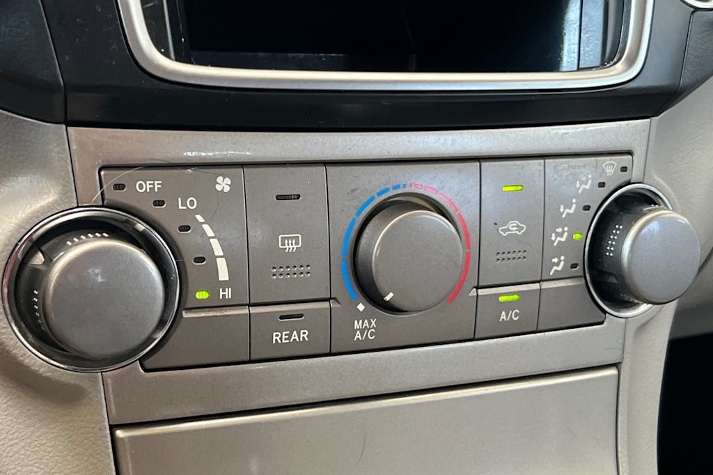 Thumbnail: 2013 Toyota Highlander - 27