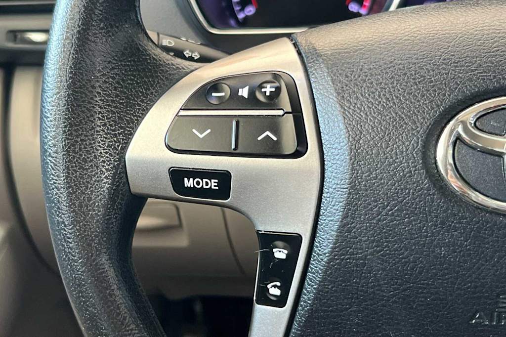 Thumbnail: 2013 Toyota Highlander - 29