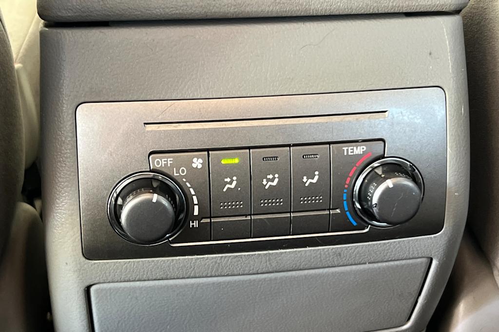 Thumbnail: 2013 Toyota Highlander - 23