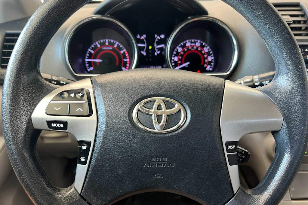 Thumbnail: 2013 Toyota Highlander - 28