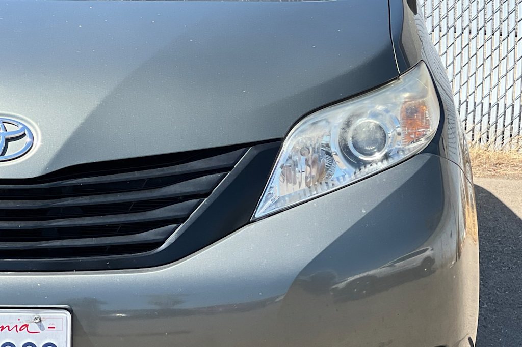 Thumbnail: 2013 Toyota Sienna - 16