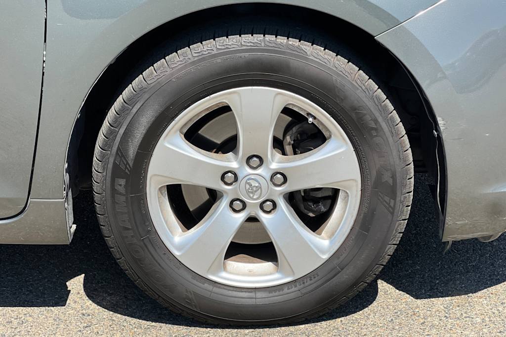 Thumbnail: 2013 Toyota Sienna - 19