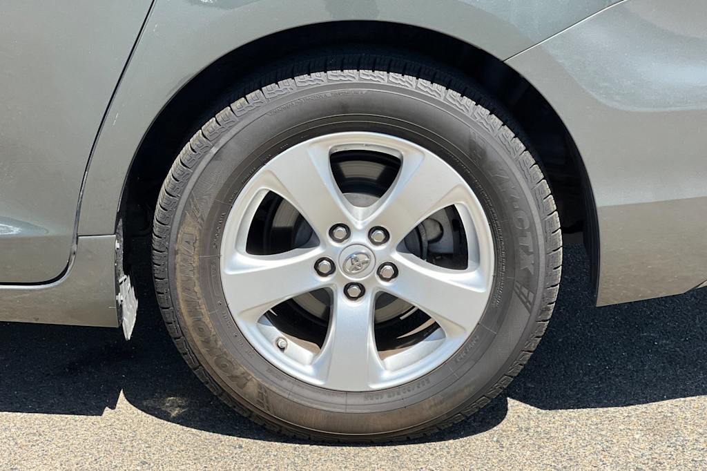 Thumbnail: 2013 Toyota Sienna - 26