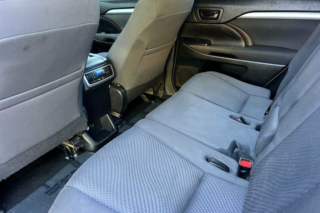 Thumbnail: 2016 Toyota Highlander - 11