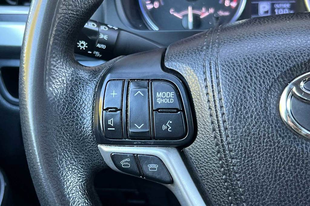Thumbnail: 2016 Toyota Highlander - 28