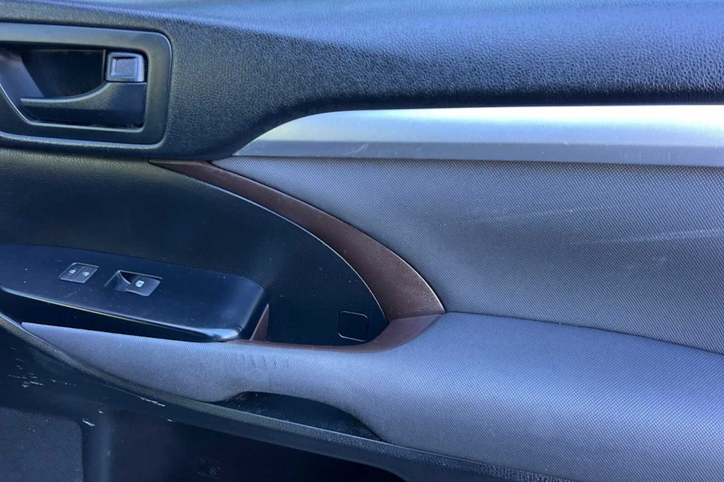 Thumbnail: 2016 Toyota Highlander - 24