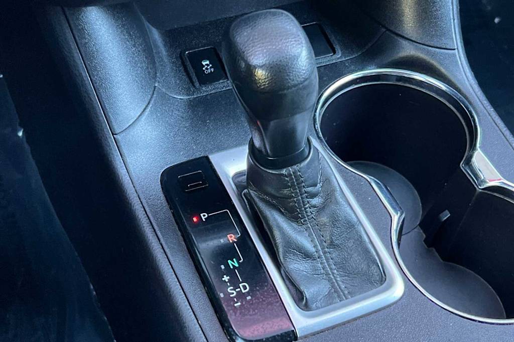 Thumbnail: 2016 Toyota Highlander - 15