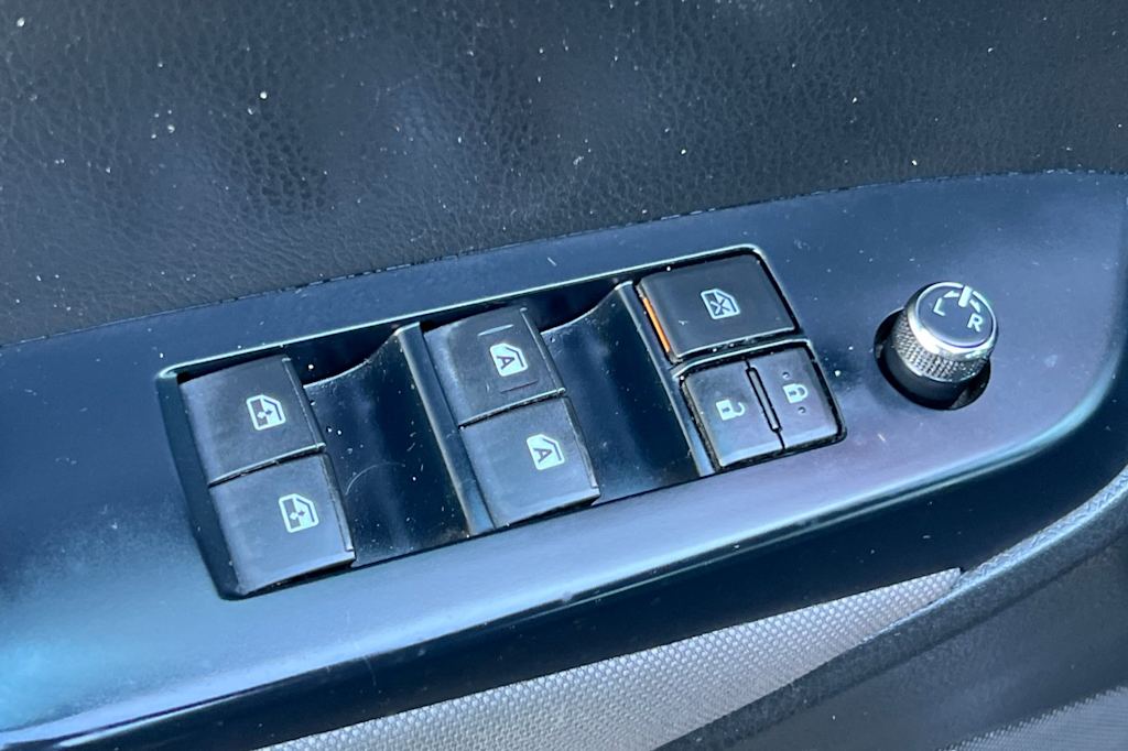 Thumbnail: 2016 Toyota Highlander - 21
