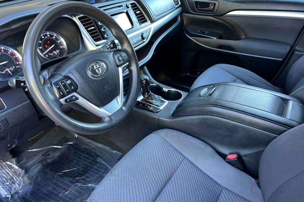 Thumbnail: 2016 Toyota Highlander - 9