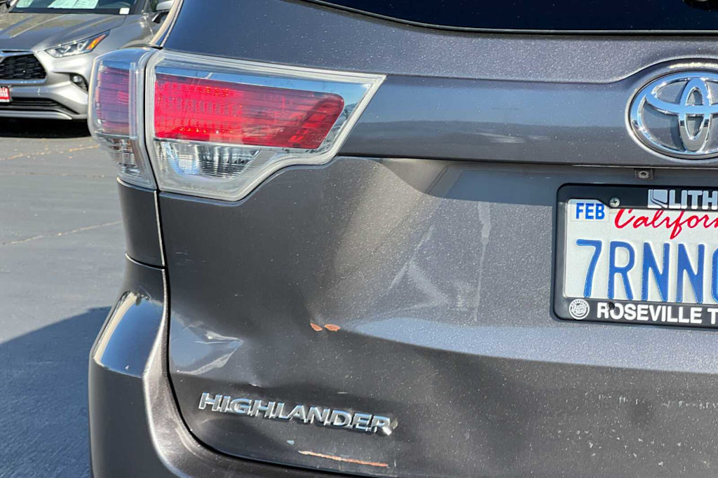 Thumbnail: 2016 Toyota Highlander - 30